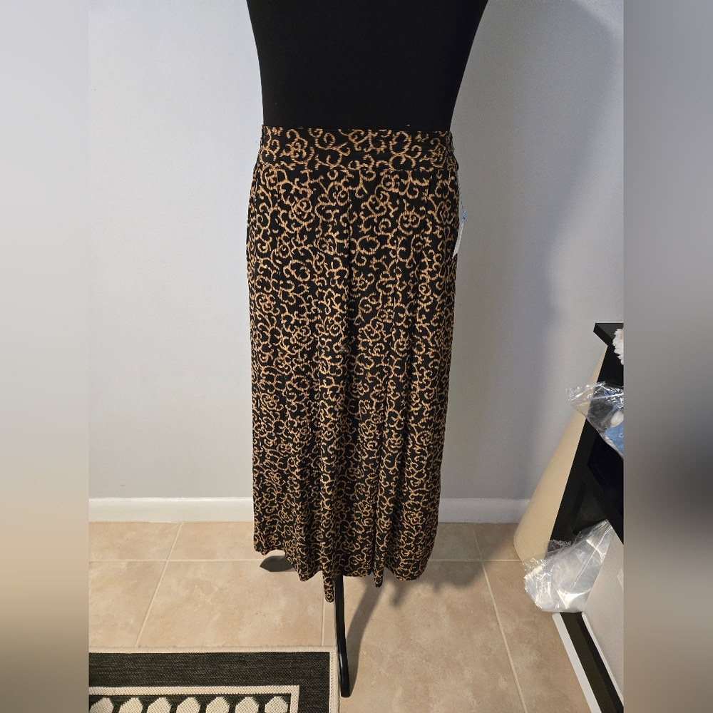 VINTAGE Nancy Crystal. Black and Brown Patterned Skirt. Size 6. 100% silk